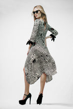 Load image into Gallery viewer, Платье асимметричного кроя с завязкой на воротнике