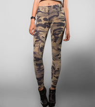 Load image into Gallery viewer, Camo Skull Legging